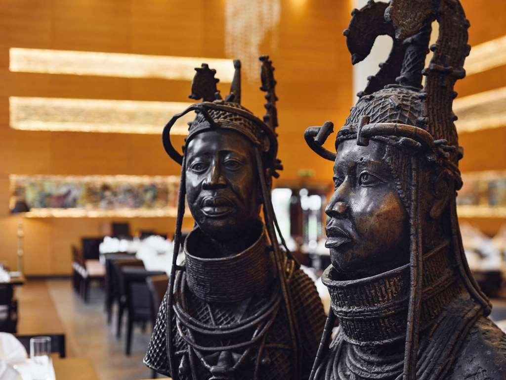 Moevenpick Ambassador Hotel Άκρα Εστιατόριο φωτογραφία