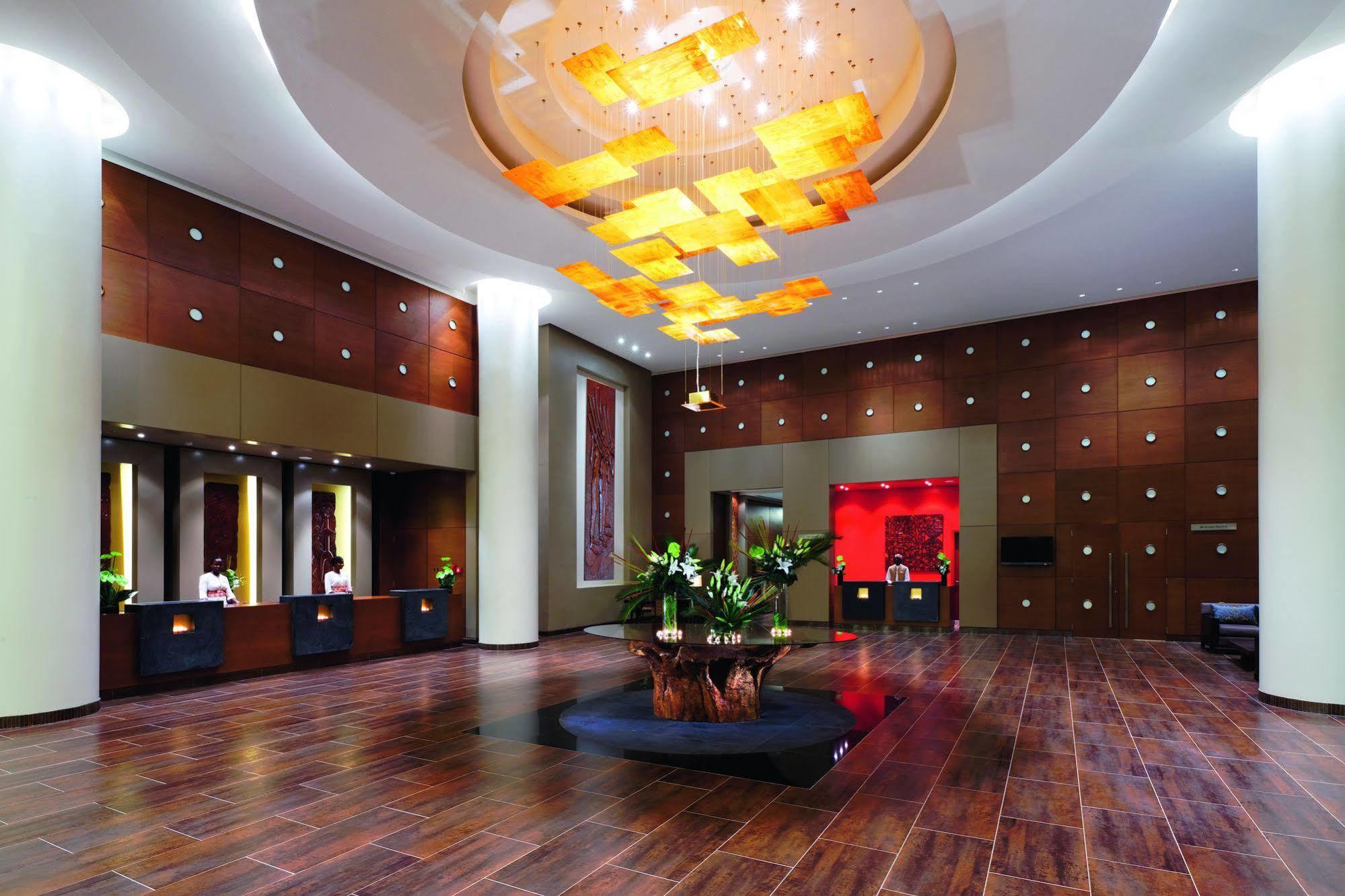 Moevenpick Ambassador Hotel Άκρα Εξωτερικό φωτογραφία