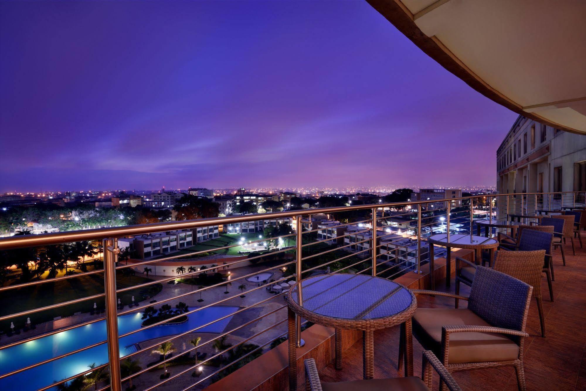 Moevenpick Ambassador Hotel Άκρα Εξωτερικό φωτογραφία